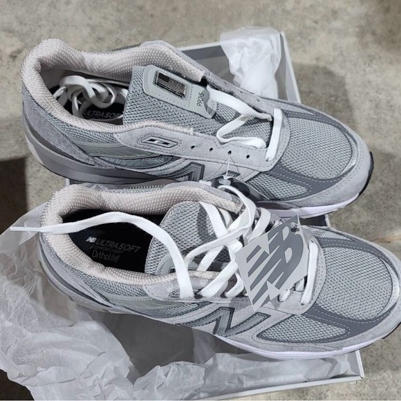 Men’s New Balance 990v5 Sneakers - Picture 3 of 5